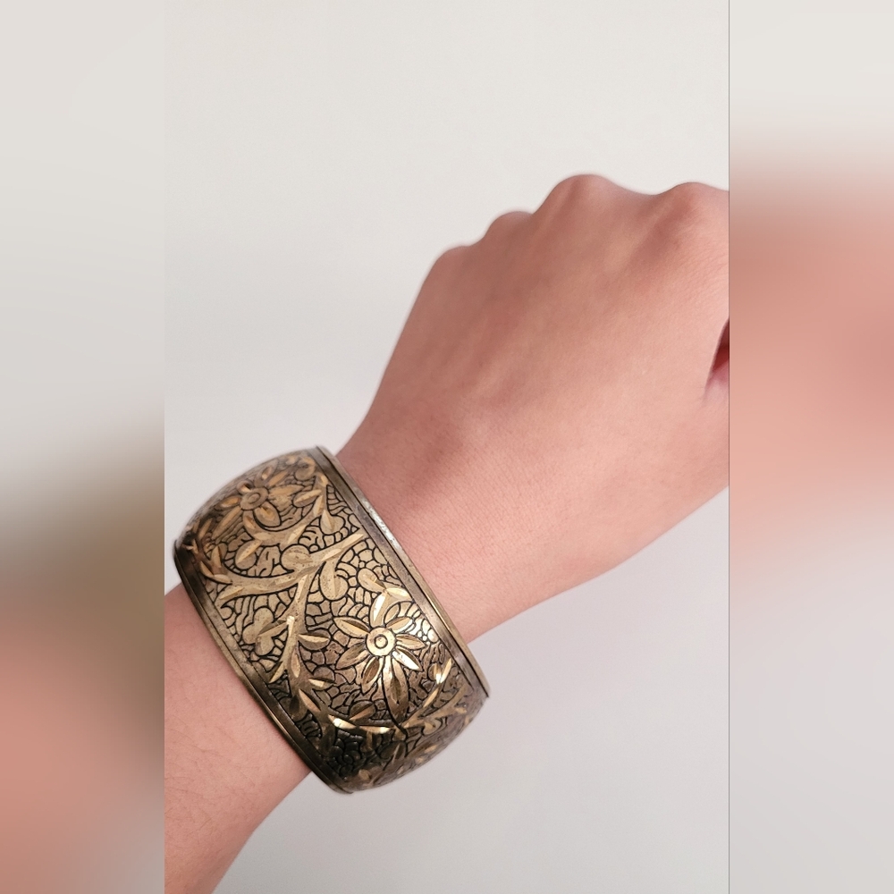 Floral print bracelet